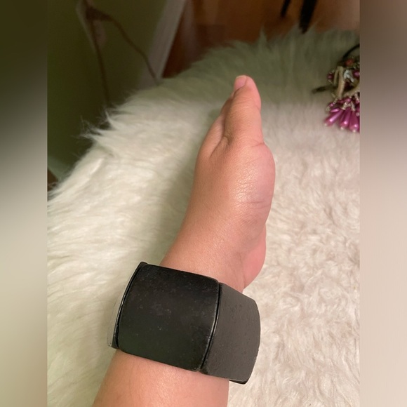 Chunky black statement bracelet - Picture 3 of 3